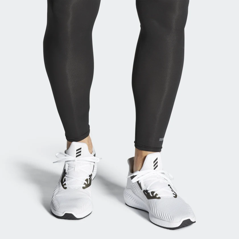 Adidas Alphabounce გადამუშავებულია ოკეანე პლასტმასის sneakers