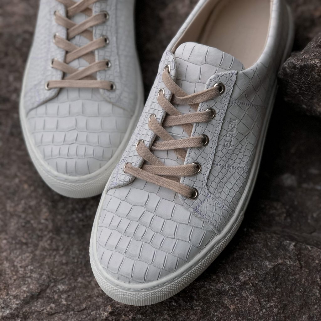 Женские белые кеды из кожи с текстурой змеиной кожи White Dragon Sneakers купить в Украине